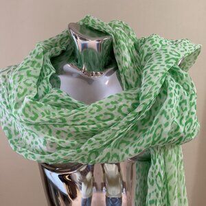 GAP Animal Print Scarf Wrap Kelly Green Colorful Lightweight Fringed Hem 28X78"
